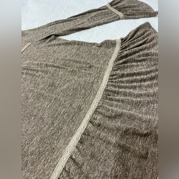 Annabelle LG long sleeve Blouse Hoodie - Picture 7 of 8